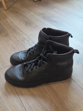 Puma Men's Black High-Top Sneakers with Subtle Logo